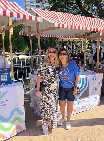 Eyla Benedykt and Women’s Division member Patricia Abramovich at Fest Rio.