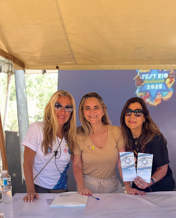 Israel Bonds Women’s Division members Suzana Bennesby and Patrícia Abramovitch with Israel Bonds Representative in Brazil, Eyla Benedytkt.