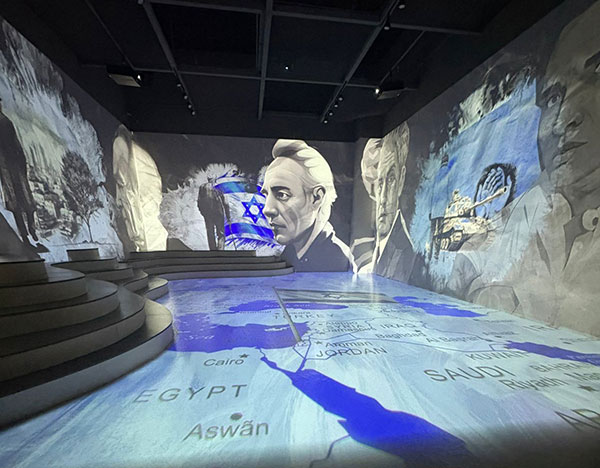 Inside the Museo Inmersivo Shimon Peres, visitors are surrounded by storytelling in a fully immersive experience.