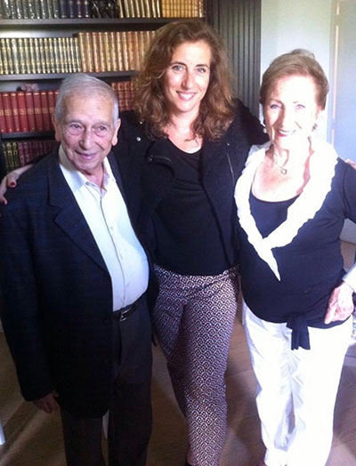 Elizabeth (center) with her parents